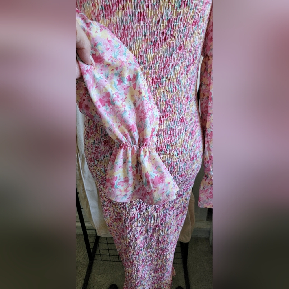 SNDYS Floral Pink Smocked Midi Dress with Puff Sleeves - Picture 4 of 9
